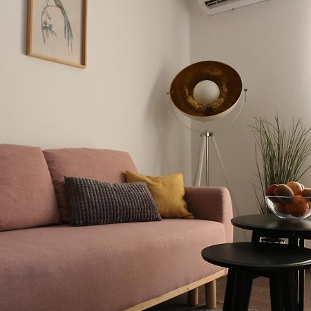 Luca, Digital Nomad Getaway Studio Apartment ザグレブ エクステリア 写真