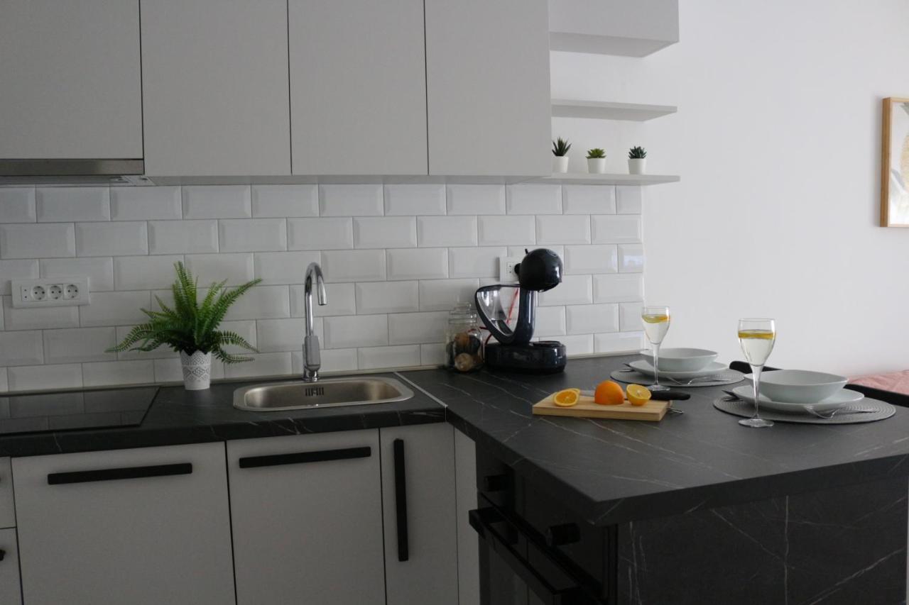 Luca, Digital Nomad Getaway Studio Apartment ザグレブ エクステリア 写真
