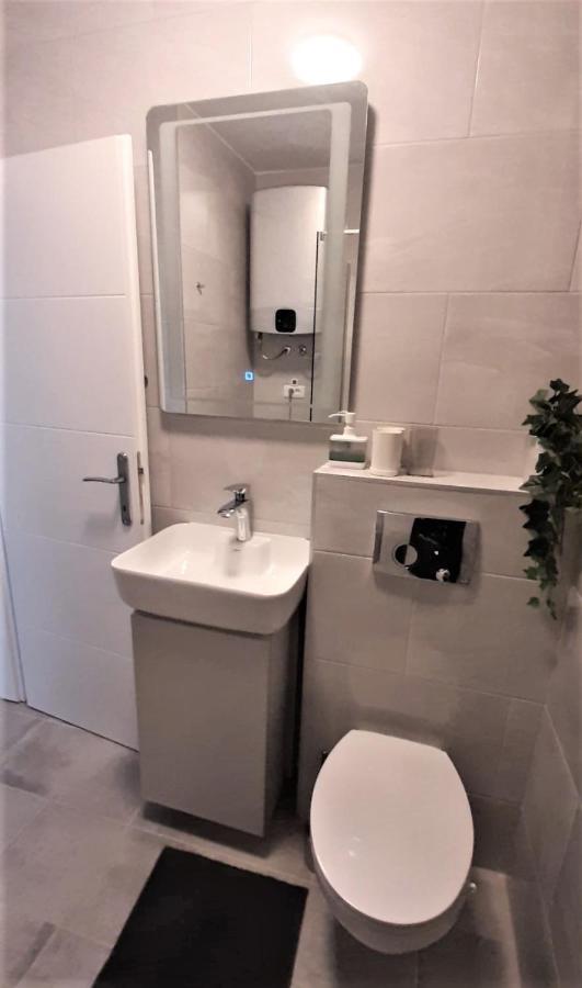 Luca, Digital Nomad Getaway Studio Apartment ザグレブ エクステリア 写真