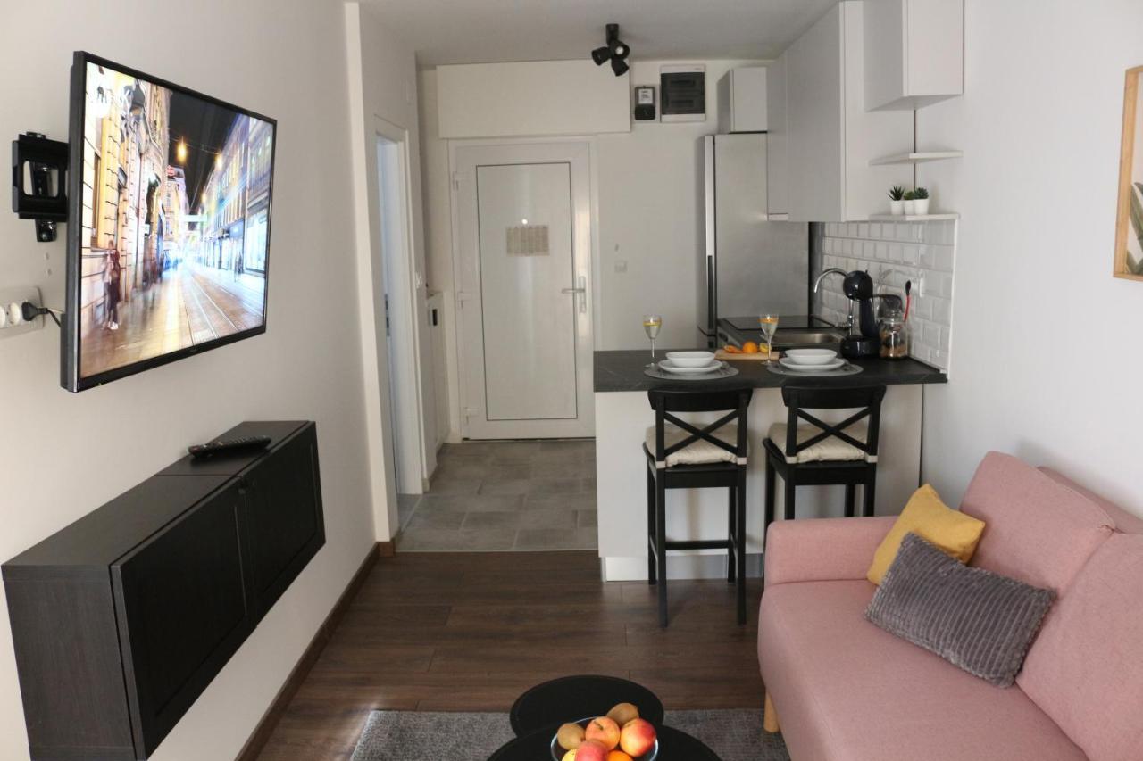 Luca, Digital Nomad Getaway Studio Apartment ザグレブ エクステリア 写真