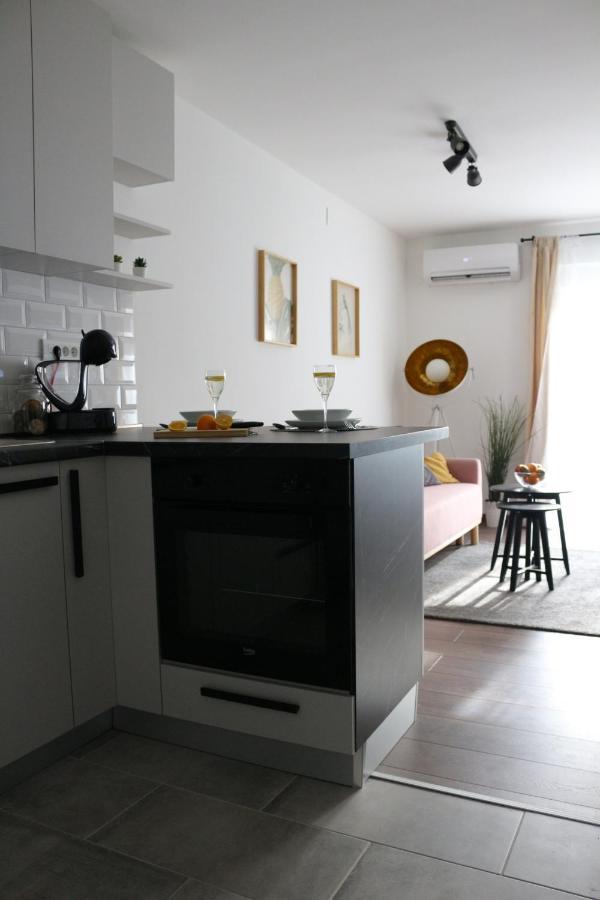 Luca, Digital Nomad Getaway Studio Apartment ザグレブ エクステリア 写真