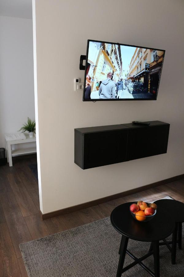 Luca, Digital Nomad Getaway Studio Apartment ザグレブ エクステリア 写真